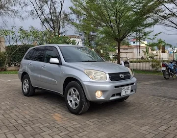 Cars for rent in Zanzibar with Drive Zanzibar Toyota Rav 4 5 door silver