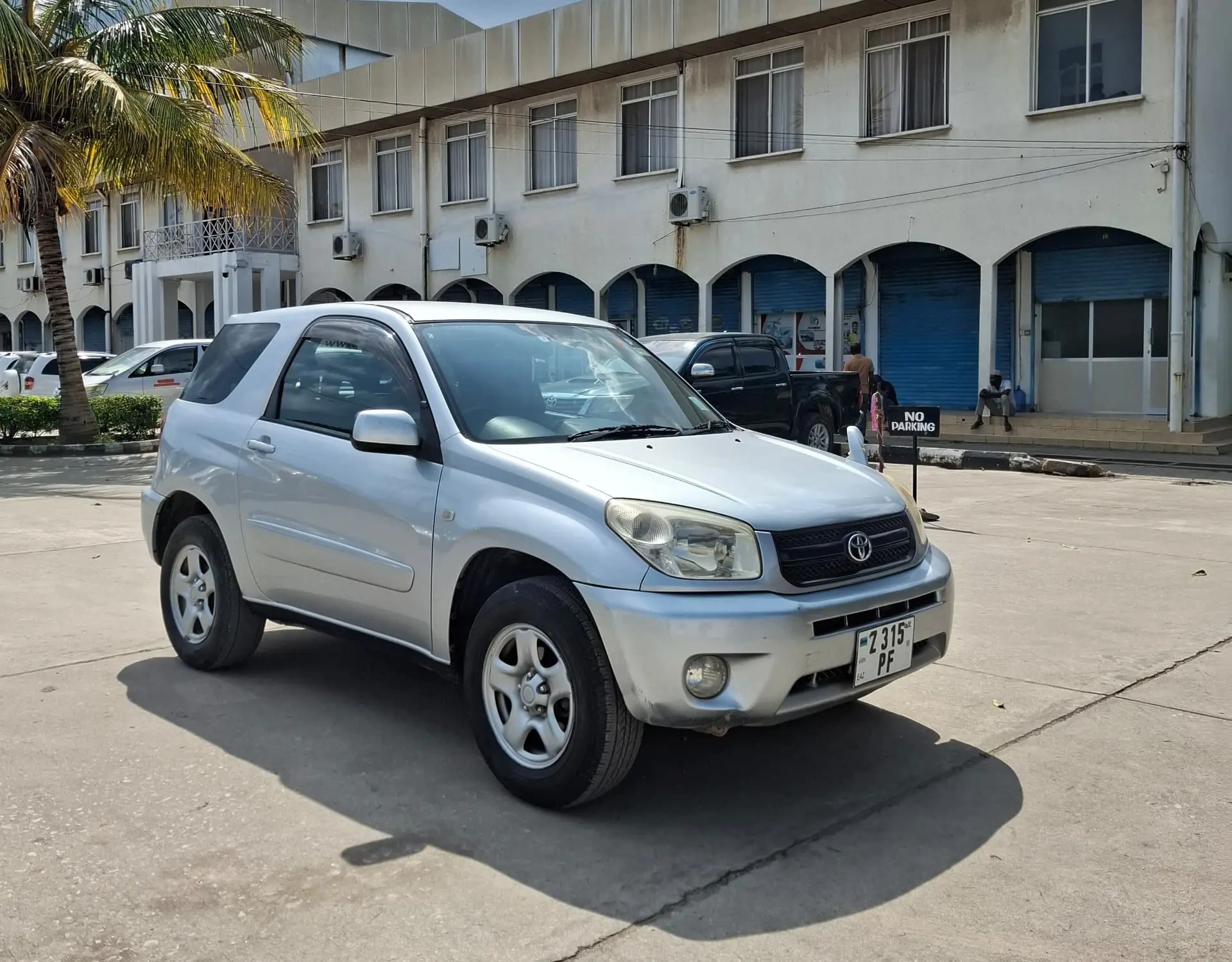 Cars for rent in Zanzibar with Drive Zanzibar Toyota Rav 4 3 door silver